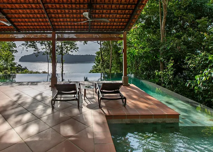 Ambong Pool Villas - Private Pool