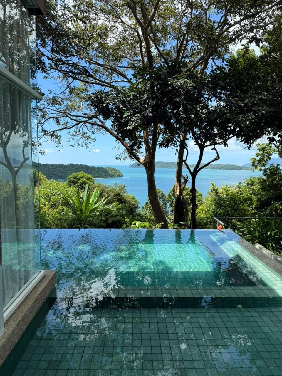 Ambong Pool - Private Pool Villa